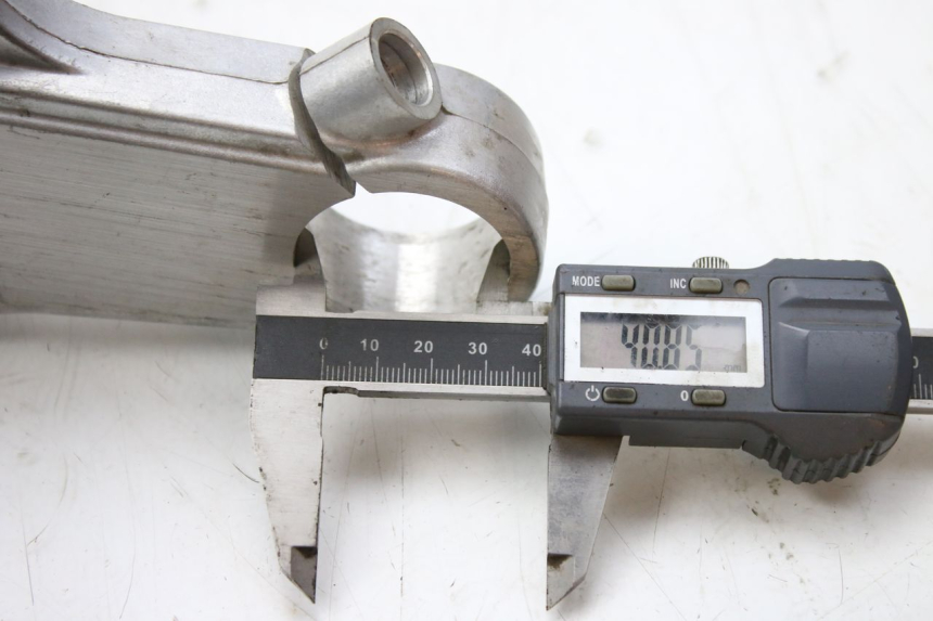photo de TE FOURCHE SUPERIEUR SUZUKI SV S 650 (1999 - 2002) - Gros plan technique
