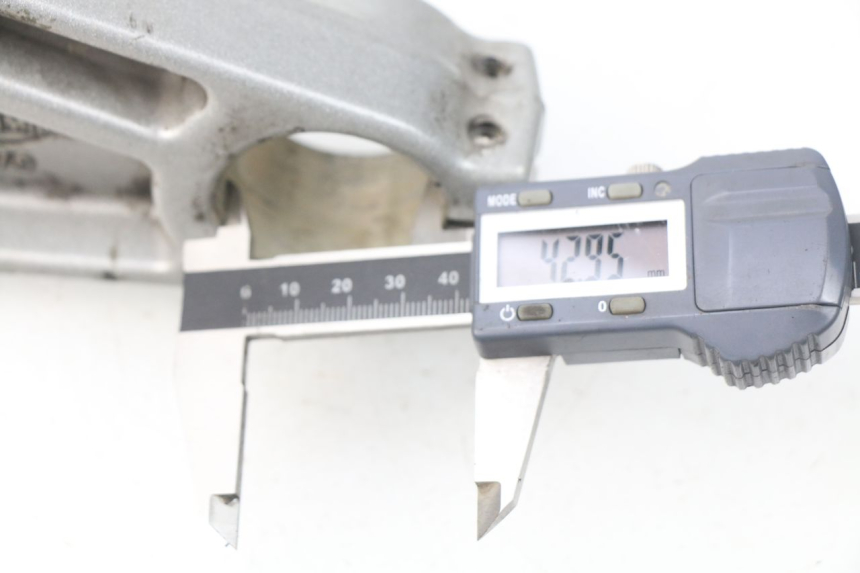 photo de TE FOURCHE SUPERIEUR TRIUMPH SPRINT ST ABS 1050 (2005 - 2007)