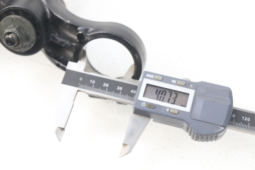 photo de TE FOURCHE SUPERIEUR YAMAHA XP T-MAX TMAX ABS 500 (2004 - 2007) - Gros plan technique