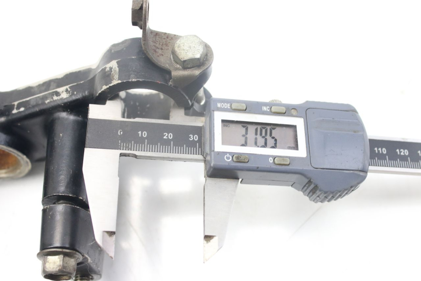 photo de TE FOURCHE SUPERIEUR YAMAHA YZ 80 (1982 - 1983) - Détail de la pièce