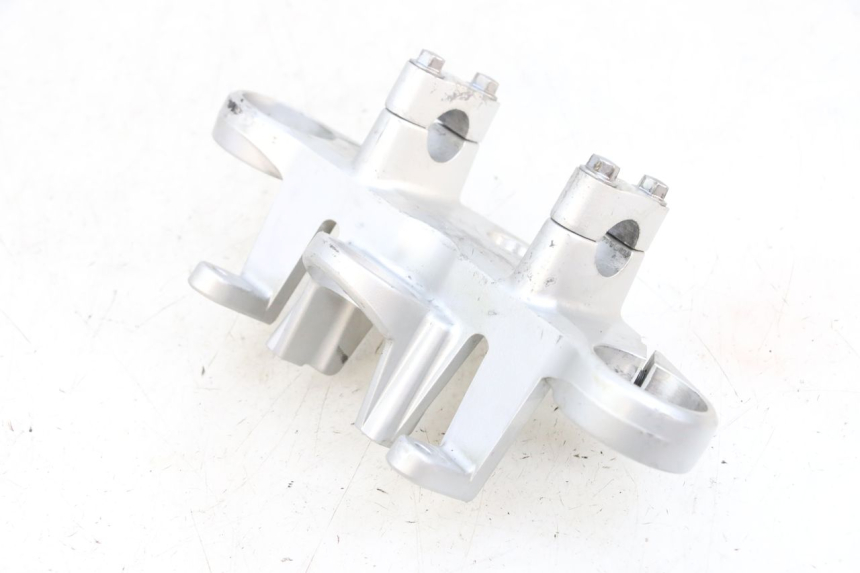 photo de TE FOURCHE SUPERIEUR KAWASAKI ZR 7 750 (1999 - 2001) - Points de fixation