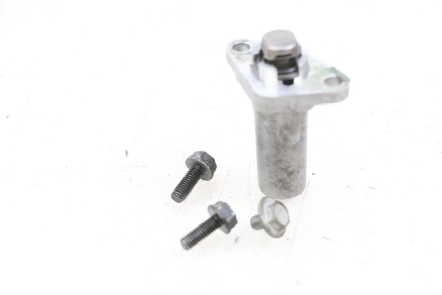 photo de TENDEUR CHAINE DISTRIBUTION YAMAHA TTR 125 (2000 - 2020) - Gros plan technique