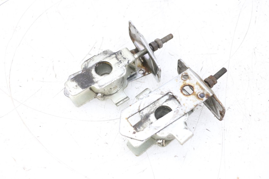 photo de TENDEUR CHAINE HONDA NSR R 125 (1994 - 2003) - Gros plan technique