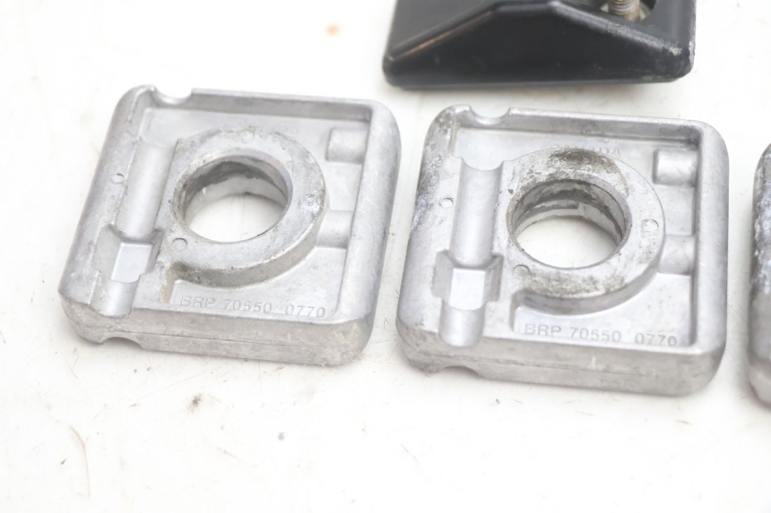 photo de TENDEUR CHAINE CAN-AM SPYDER RS 1000 (2008 - 2012) - Autre angle de vue