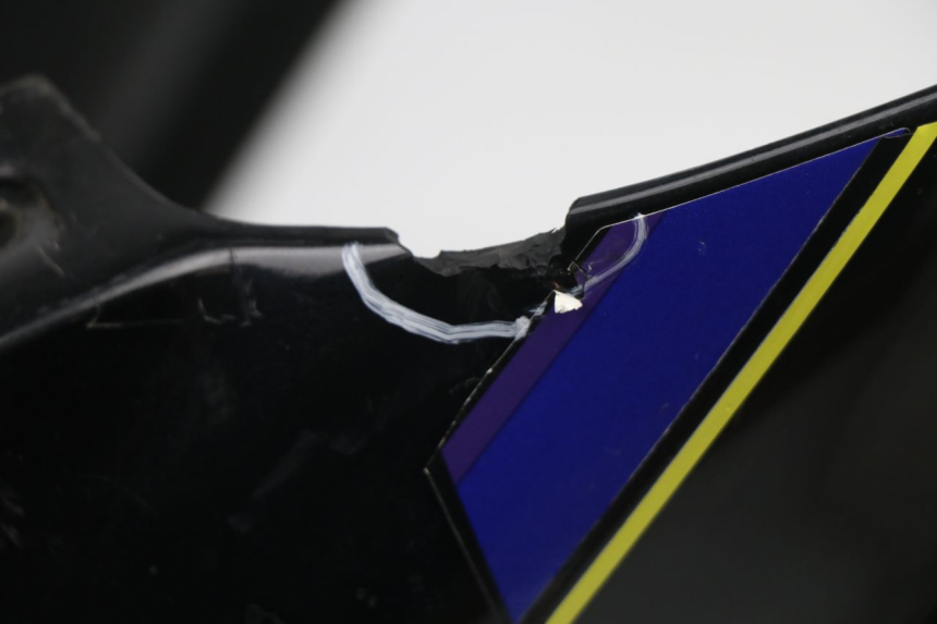 photo de TETE DE FOURCHE YAMAHA TDM 3VD 850 (1991 - 1995) - Zoom état d’usage