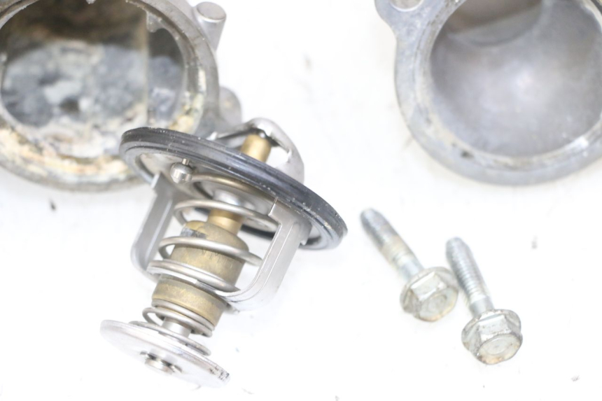 photo de THERMOSTAT HONDA CB R 1000 (2018 - 2023)