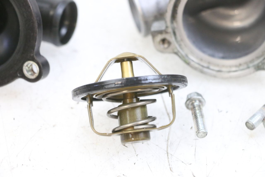 photo de THERMOSTAT YAMAHA FJR ABS 1300 (2006 - 2012) - État de surface