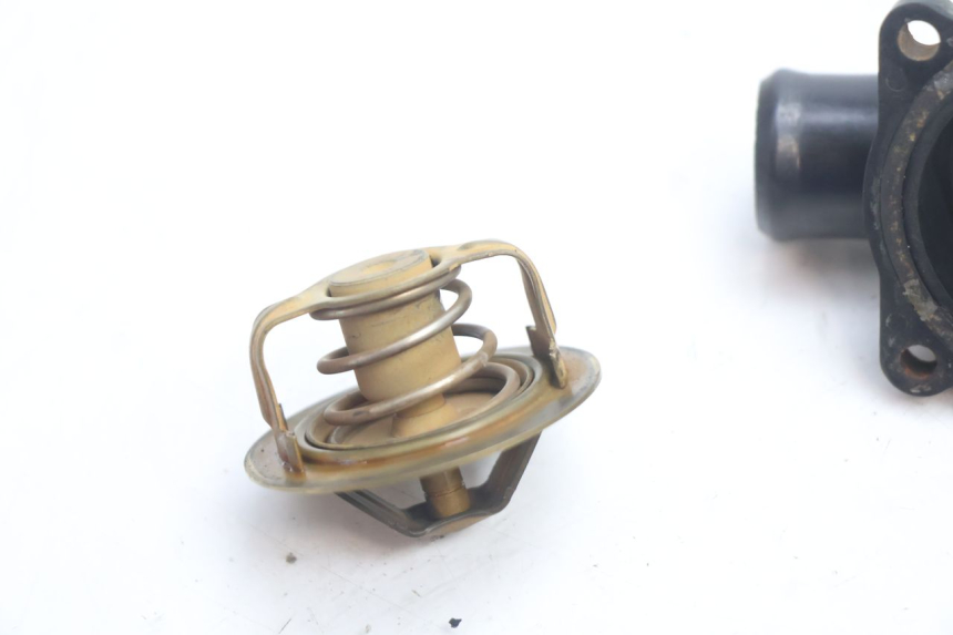 photo de THERMOSTAT KAWASAKI GPX F ZX750F 750 (1986 - 1990) - Autre angle de vue