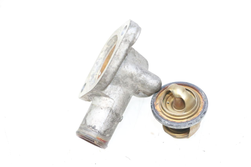 photo de THERMOSTAT YAMAHA XMAX X-MAX 125 (2006 - 2009) - Gros plan technique