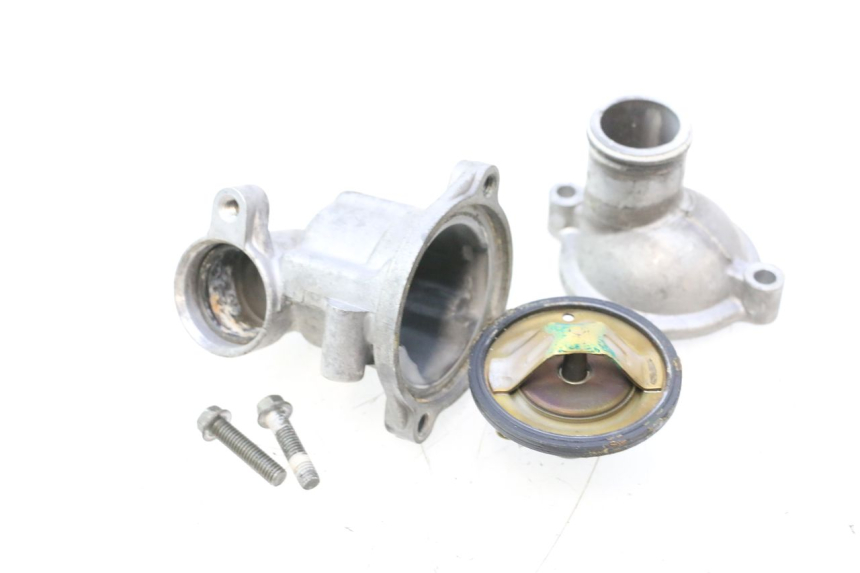 photo de THERMOSTAT YAMAHA YZF R GENESIS 750 (1993 - 1998) - Gros plan technique