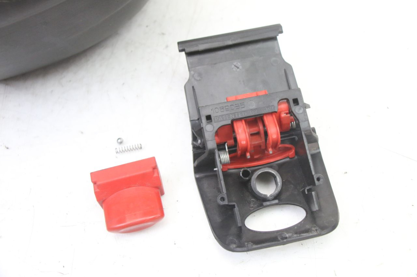 photo de TOP CASE APRILIA ATLANTIC 125 (2003 - 2009) - Zoom état d’usage
