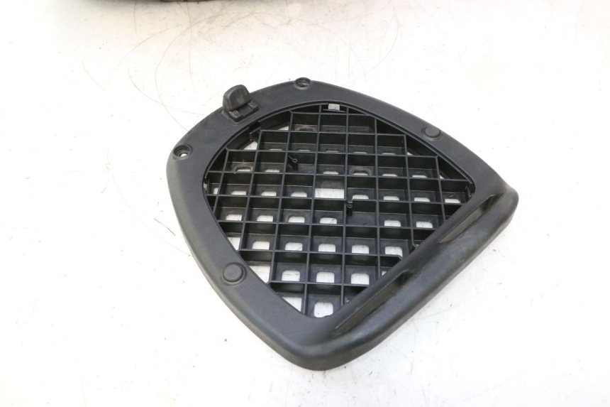 photo de TOP CASE APRILIA ATLANTIC S 125 (2010 - 2013) - Gros plan technique