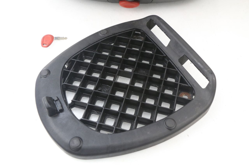 photo de TOP CASE HONDA FES PANTHEON 125 (2003 - 2007) - Autre angle de vue