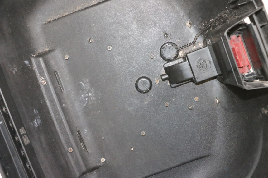 photo de TOP CASE PEUGEOT KISBEE 4T 50 (2010 - 2017) - Vue d’ensemble