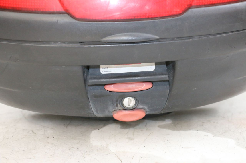 photo de TOP CASE PEUGEOT KISBEE 4T 50 (2010 - 2017) - État de surface