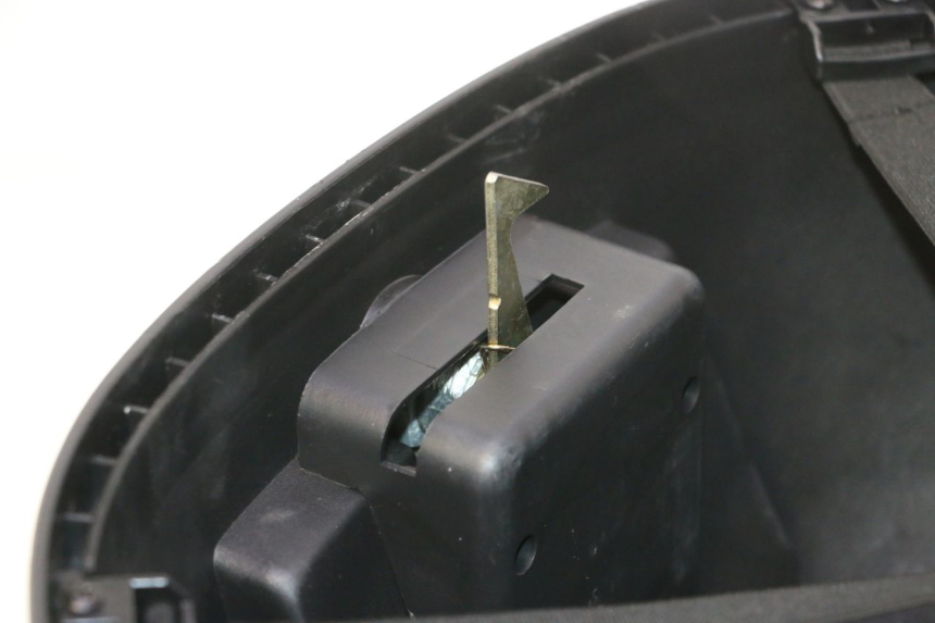 photo de TOP CASE PEUGEOT KISBEE 4T 50 (2023 - 2026) - Détail de la pièce