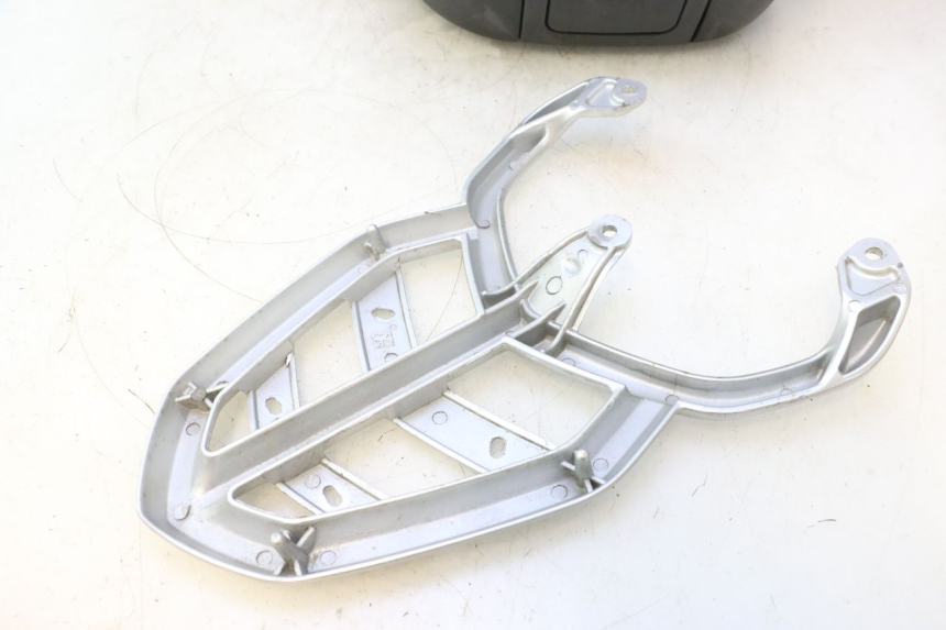 photo de TOP CASE PEUGEOT KISBEE 4T 50 (2023 - 2026) - Vue rapprochée