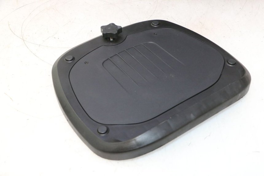 photo de TOP CASE PEUGEOT KISBEE 4T 50 (2023 - 2026) - Zoom état d’usage