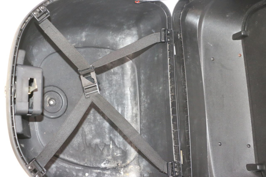 photo de TOP CASE PEUGEOT KISBEE 4T 50 (2023 - 2026) - Gros plan technique