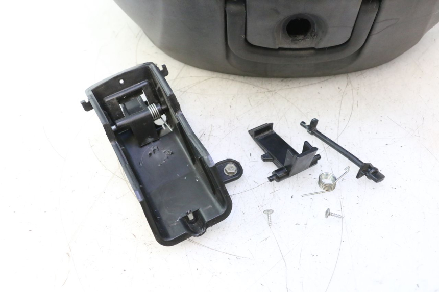 photo de TOP CASE PIAGGIO MP3 125 (2006 - 2014) - Vue rapprochée