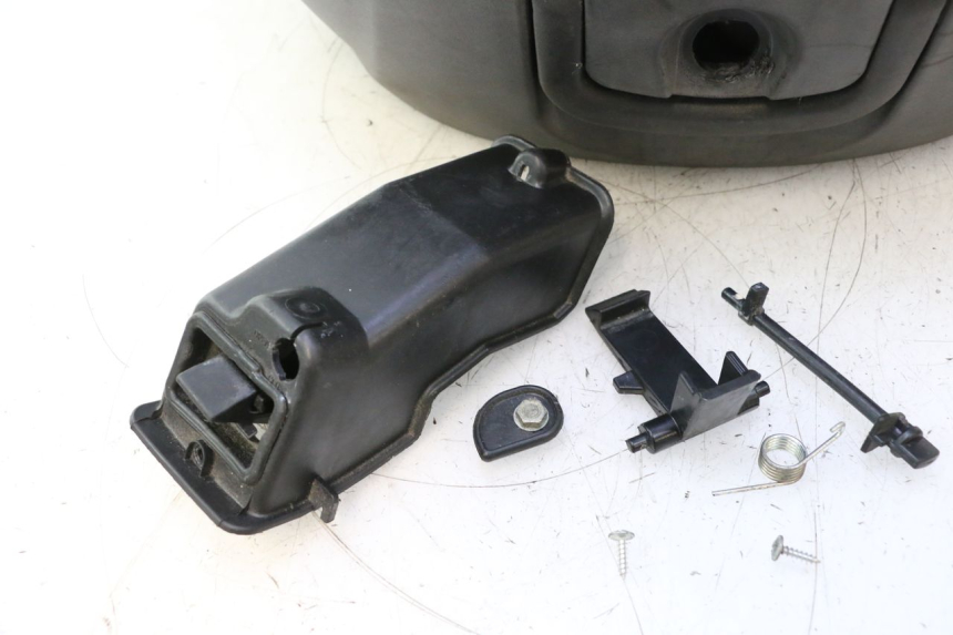 photo de TOP CASE PIAGGIO MP3 125 (2006 - 2014) - Photo complémentaire