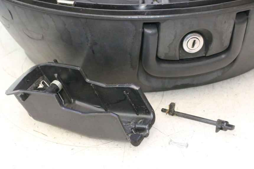 photo de TOP CASE PIAGGIO MP3 125 (2006 - 2014) - Vue rapprochée