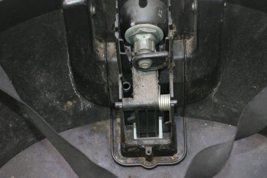photo de TOP CASE PIAGGIO MP3 125 (2006 - 2014) - Gros plan technique