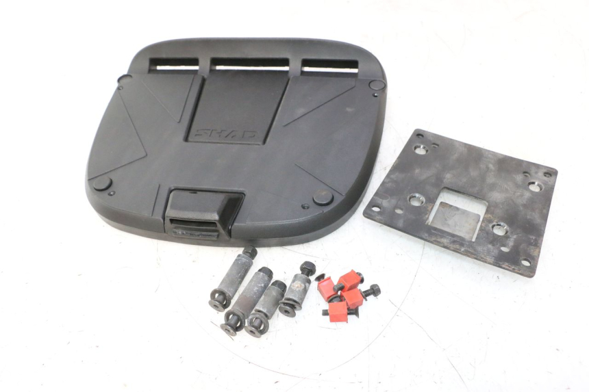 photo de TOP CASE PIAGGIO MP3 500 (2016 - 2018) - Points de fixation