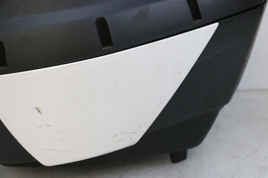 photo de TOP CASE YAMAHA NEO'S CORE 1 (2022 - 2026) - Zoom composants