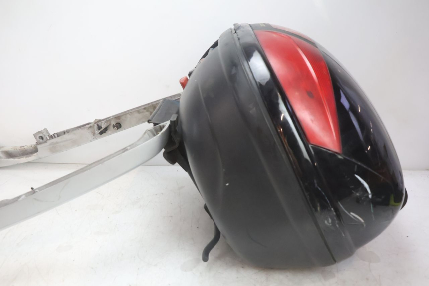 photo de TOP CASE PEUGEOT SATELIS 125 (2006 - 2009) - Angle alternatif