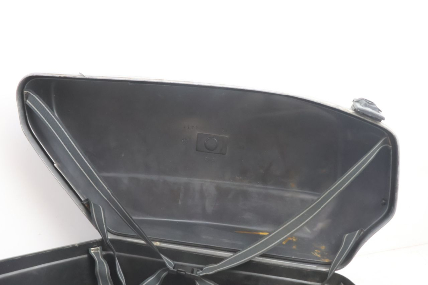 photo de TOP CASE APRILIA SCARABEO GT 125 (1999 - 2007) - Points de fixation