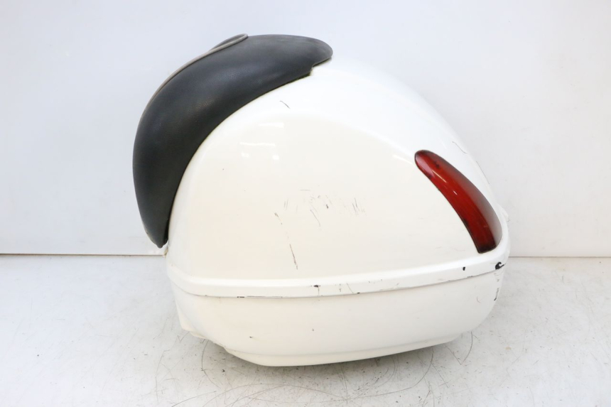 photo de TOP CASE PIAGGIO VESPA GTS SUPER IE 125 (2009 - 2016) - Vue rapprochée