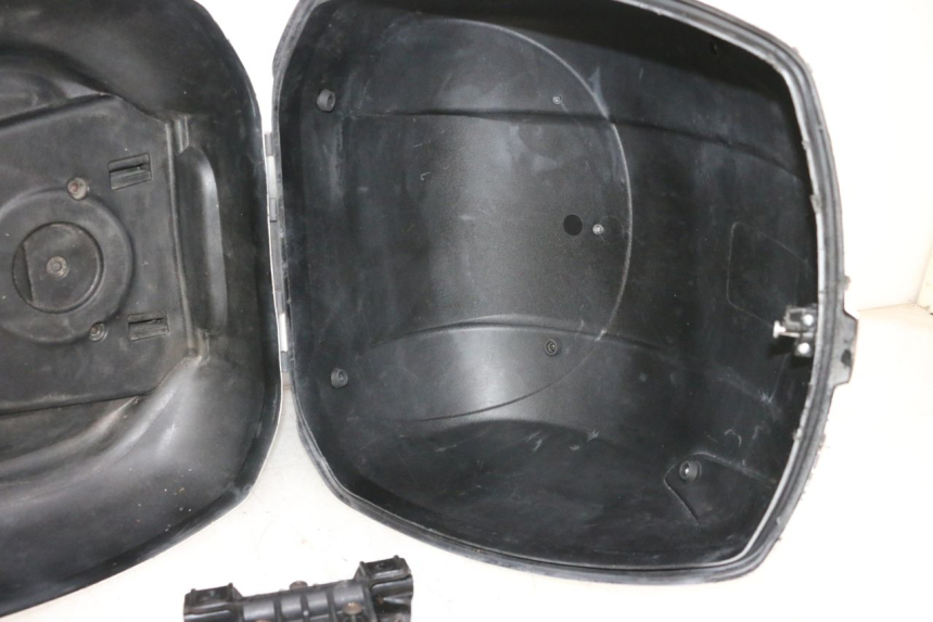 photo de TOP CASE PIAGGIO VESPA GTS SUPER IE 125 (2009 - 2016) - Zoom état d’usage