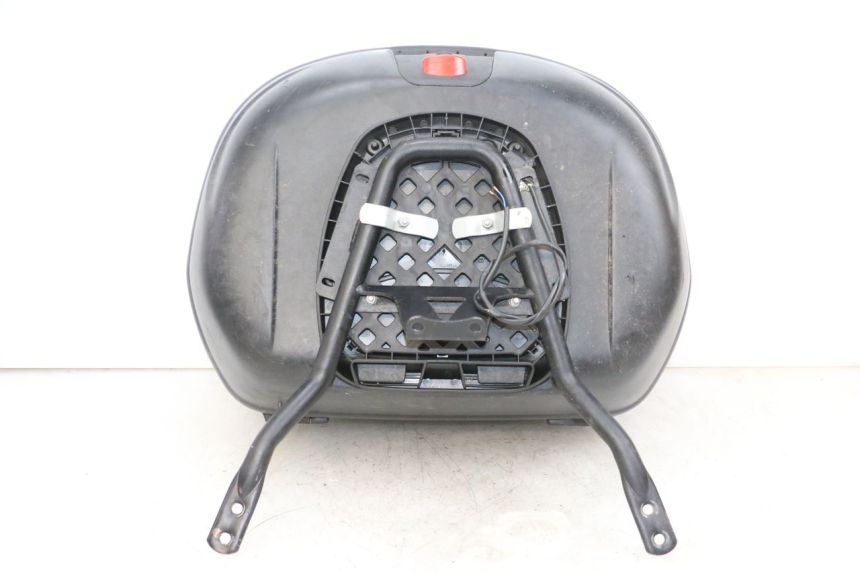 photo de TOP CASE YAMAHA XMAX X-MAX 125 (2006 - 2009) - Détail de la pièce