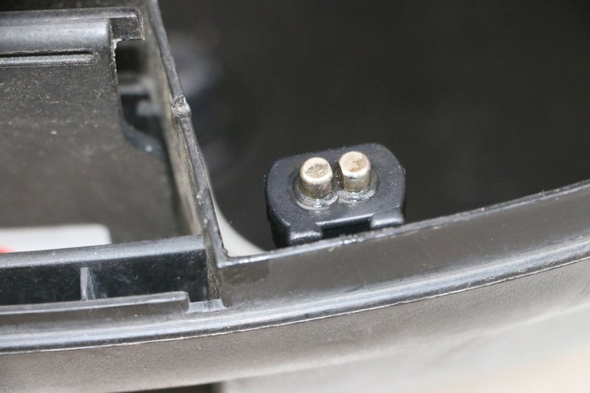 photo de TOP CASE YAMAHA XMAX X-MAX 125 (2006 - 2009) - Détails caractéristiques