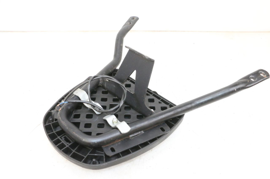 photo de TOP CASE YAMAHA XMAX X-MAX 125 (2006 - 2009) - Gros plan technique