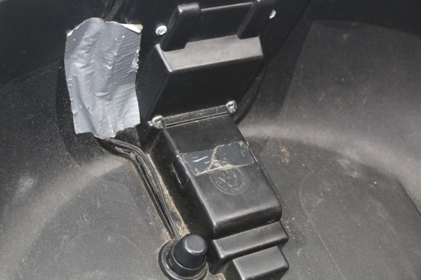 photo de TOP CASE KAWASAKI ZR7 ZR-7 S 750 (1999 - 2004) - Vue rapprochée