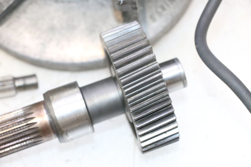 photo de TRANSMISSION ROUE  HONDA FES PANTHEON 2T 125 (1998 - 2002) - Aperçu profil