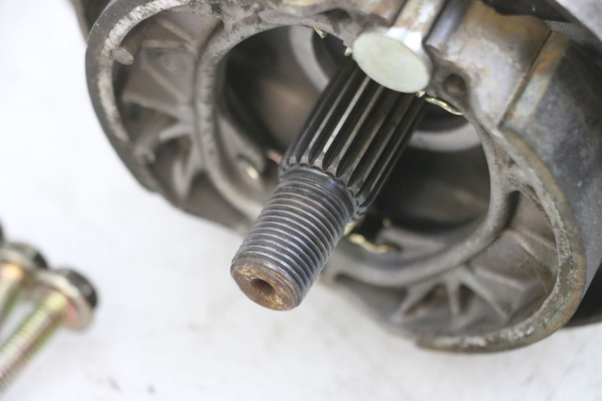 photo de TRANSMISSION ROUE PEUGEOT KISBEE 4T 50 (2010 - 2017) - État de surface