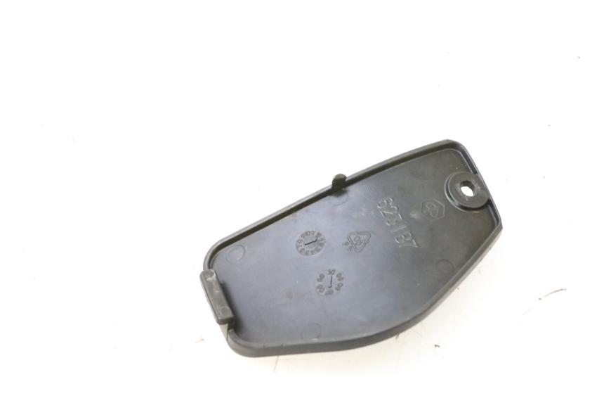 photo de TRAPPE DE VISITE AVANT PIAGGIO MP3 125 (2006 - 2014) - Autre angle de vue