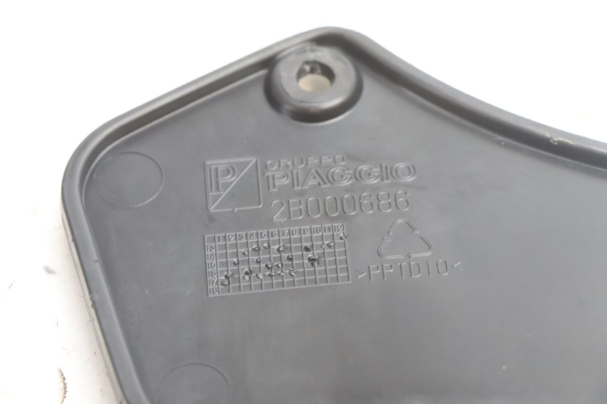 photo de TRAPPE DE VISITE AVANT PIAGGIO MP3 500 (2016 - 2018) - Gros plan technique