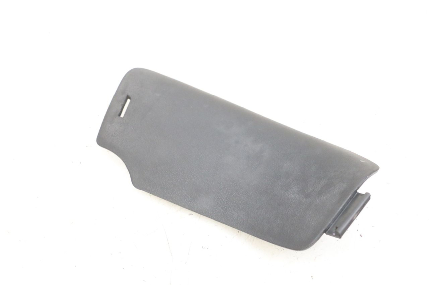 photo de TRAPPE DE VISITE DROITE PEUGEOT ELYSEO 125 (1999 - 2004) - Zoom état d’usage