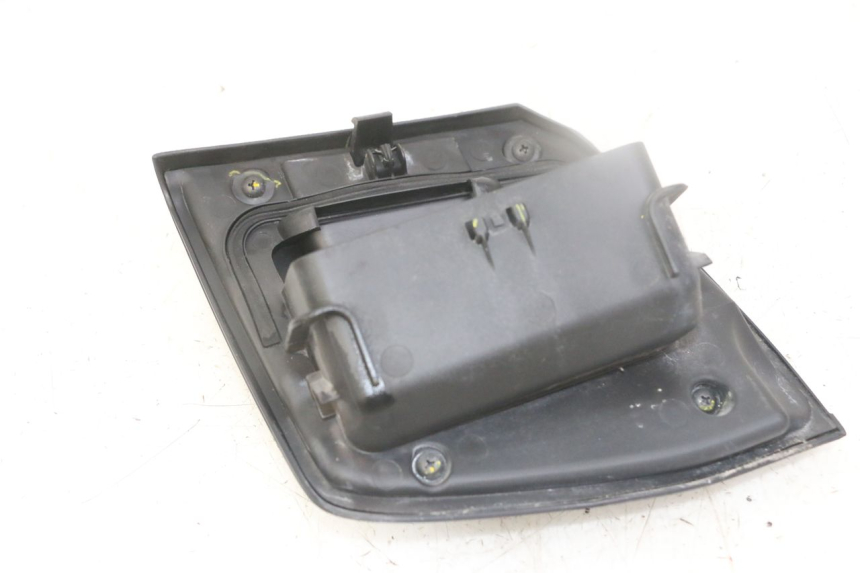 photo de TRAPPE DE VISITE DROITE HONDA FORZA ABS 300 (2013 - 2019)