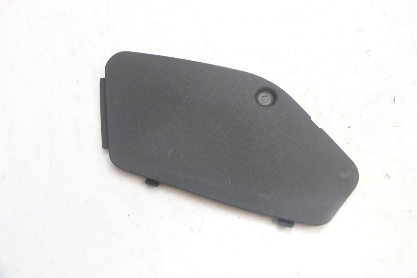 photo de TRAPPE DE VISITE DROITE PIAGGIO MP3 125 (2006 - 2014) - Vue principale