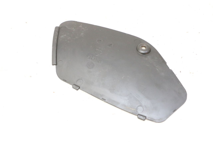 photo de  TRAPPE DE VISITE GAUCHE PIAGGIO MP3 LT 300 (2010 - 2016) - Zoom état d’usage