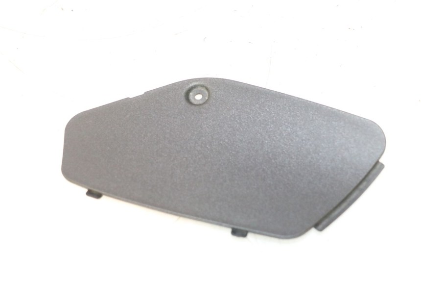 photo de  TRAPPE DE VISITE GAUCHE PIAGGIO MP3 LT 400 (2007 - 2012) - Zoom état d’usage