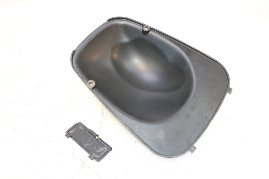 photo de TRAPPE DE VISITE PIAGGIO MP3 RL 250 (2006 - 2010) - Détail de la pièce
