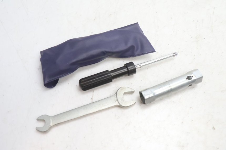 photo de TROUSSE A OUTILS KYMCO AGILITY 4T 50 (2005 - 2018) - Détail de la pièce