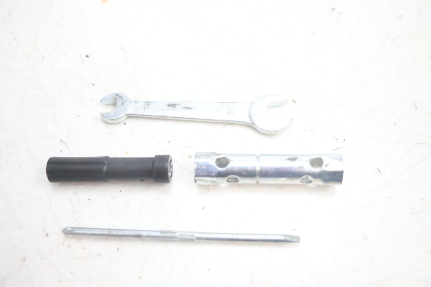 photo de TROUSSE A OUTILS KYMCO AGILITY 4T 50 (2018 - 2022) - Détail de la pièce