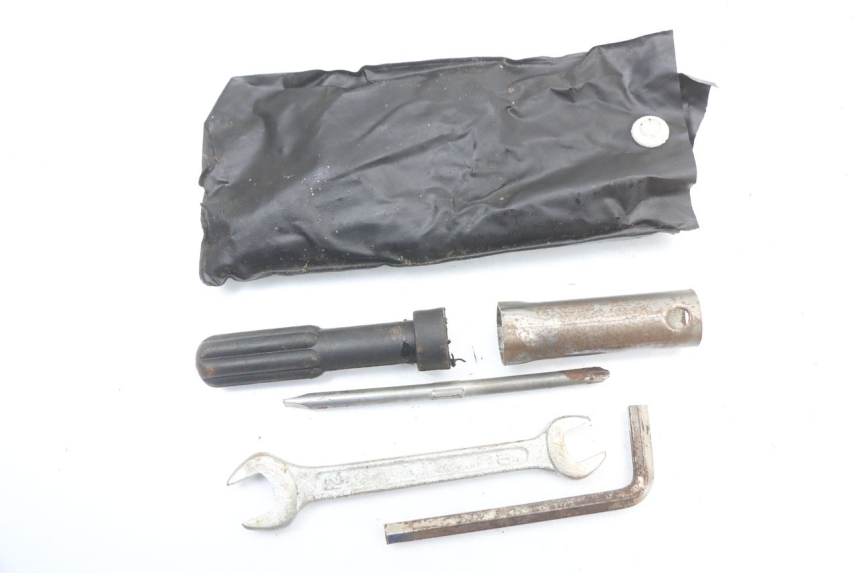 photo de TROUSSE A OUTILS JONWAY AZTRAL 125 (2008 - 2017)